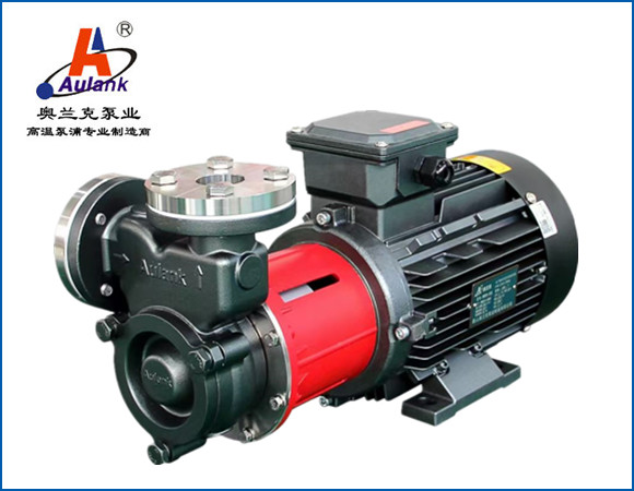 MDH 系列磁力驅(qū)動(dòng)高低溫旋渦泵，過(guò)流部件材質(zhì)為不銹鋼，具備一定的氣液混合功能。產(chǎn)品采用無(wú)軸封、磁力驅(qū)動(dòng)設(shè)計(jì)，將動(dòng)密封轉(zhuǎn)換為靜密封，實(shí)現(xiàn)泵浦在深冷和高溫工況下的安全性和穩(wěn)定性。