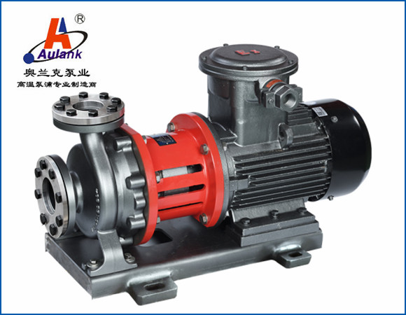 化工泵防爆泵 耐腐蝕防爆泵 制藥中間體防爆泵 高低溫防爆泵泵浦為磁力驅(qū)動式高低溫離心泵，移送循環(huán)介質(zhì)為不含顆粒、纖維的液體。泵浦外觀設(shè)計新穎、振動小、噪音低、無泄漏。泵浦可循環(huán)水、導(dǎo)熱油、乙二醇、硅油、酒精、碳?xì)淙芤旱冉橘|(zhì)，泵浦耐溫范圍：-196℃～+400℃。并可根據(jù)客戶需求，定制變頻、防爆、特殊電源等電機(jī)。